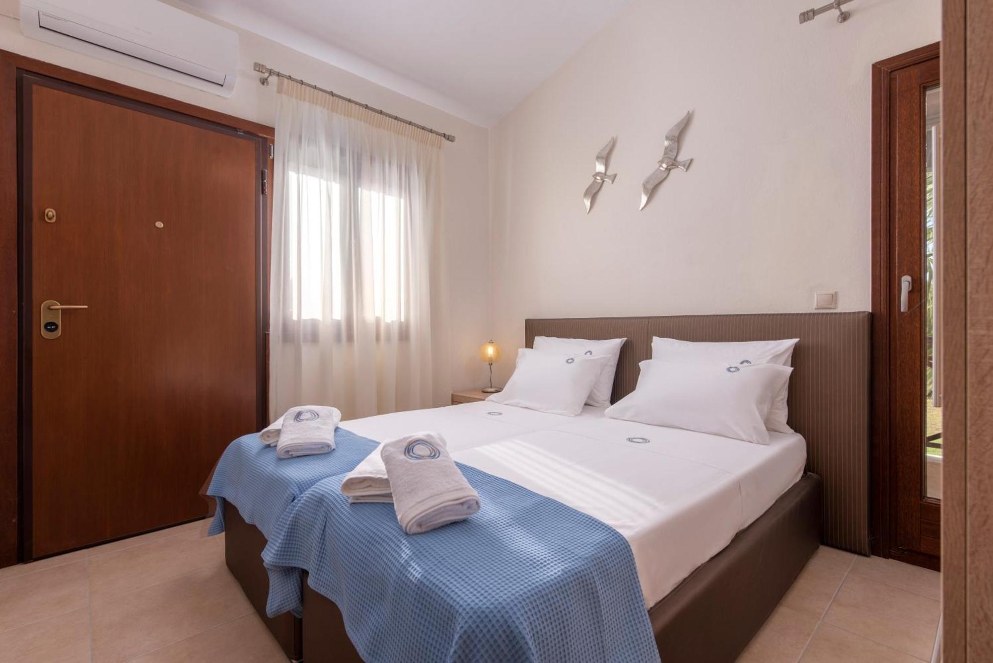 Terra D'Oro Villas 이에리소스 객실 사진